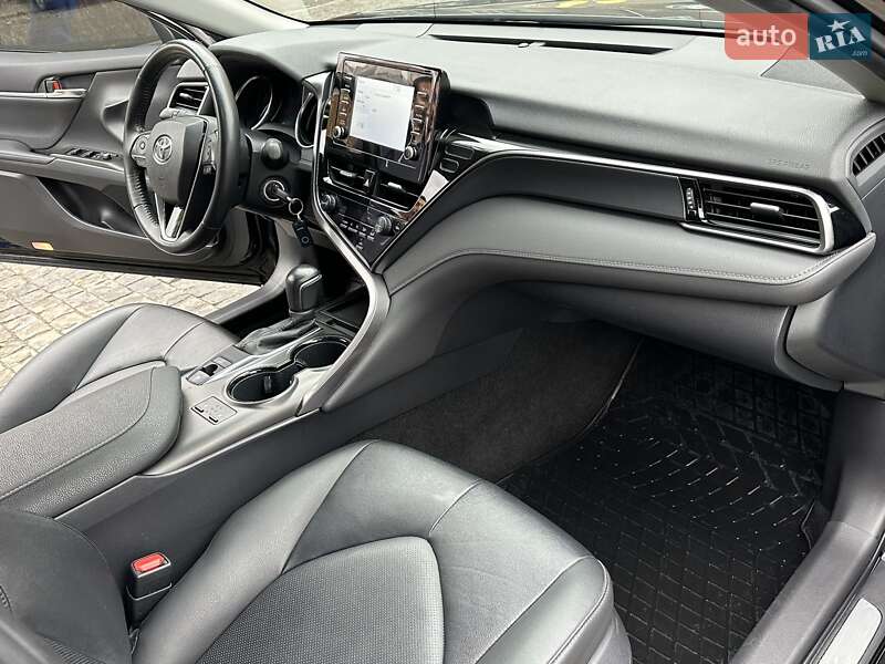 Седан Toyota Camry 2021 в Харькове