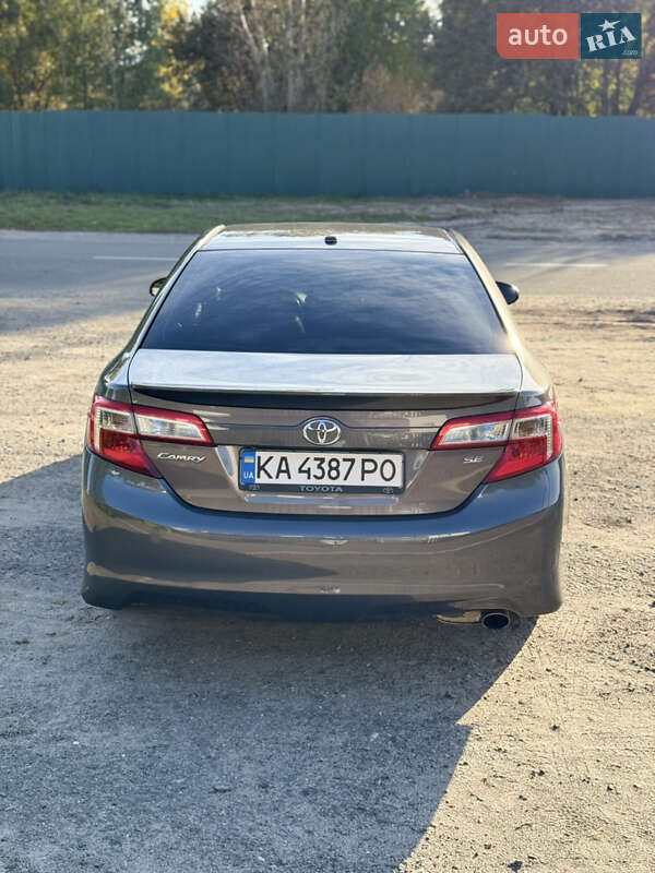 Седан Toyota Camry 2014 в Киеве