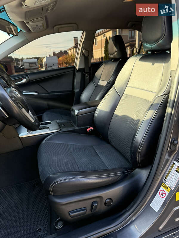 Седан Toyota Camry 2014 в Киеве