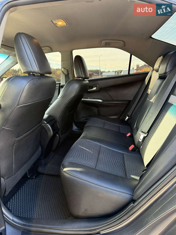 Седан Toyota Camry 2014 в Киеве