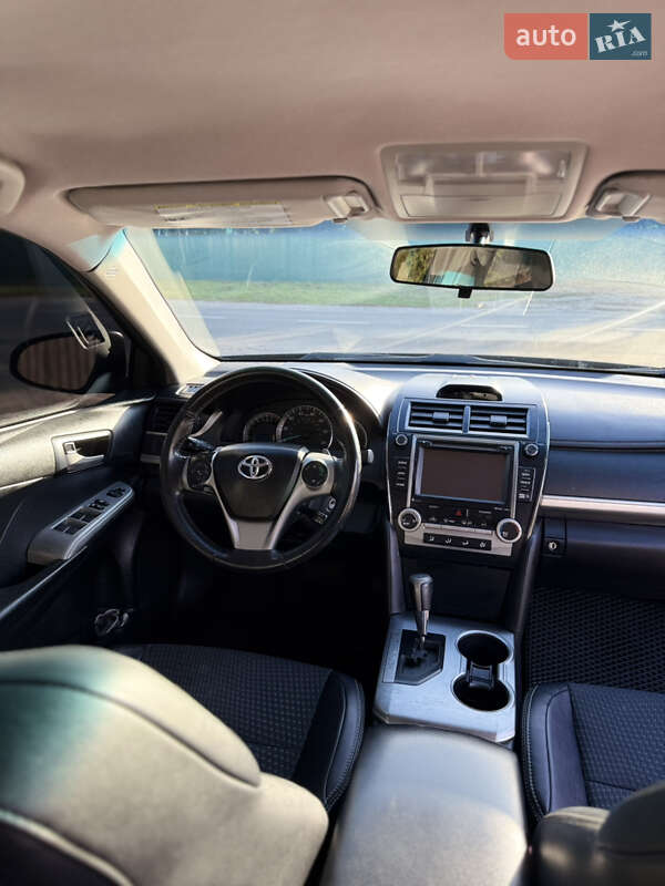 Седан Toyota Camry 2014 в Киеве