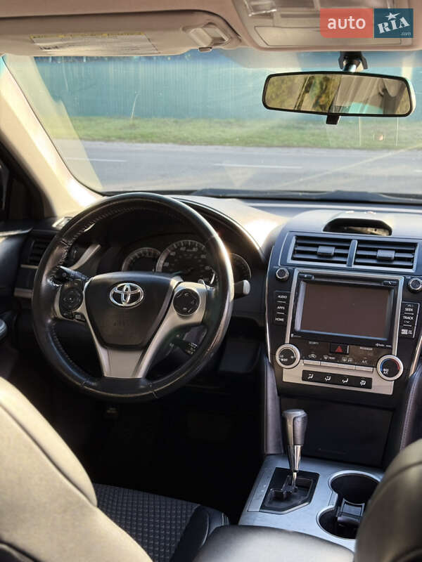 Седан Toyota Camry 2014 в Киеве