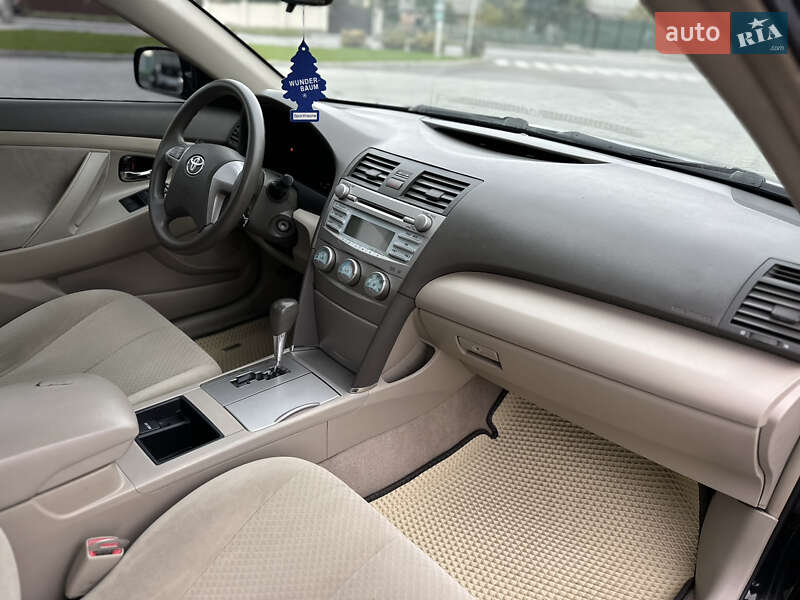 Седан Toyota Camry 2007 в Виннице