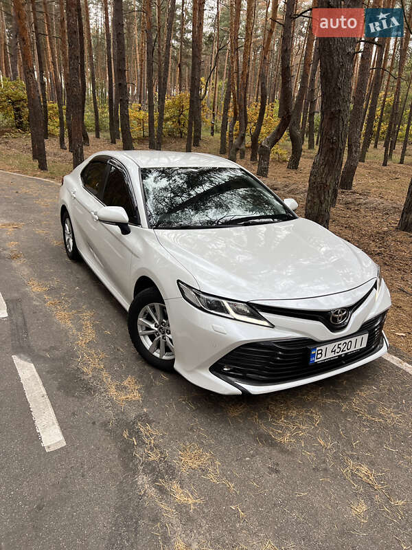 Седан Toyota Camry 2018 в Валках