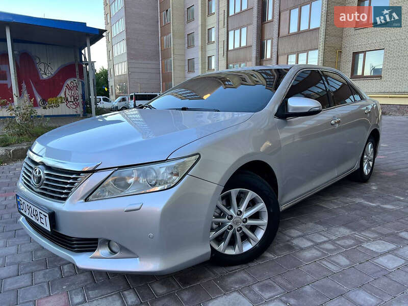 Седан Toyota Camry 2011 в Тернополе