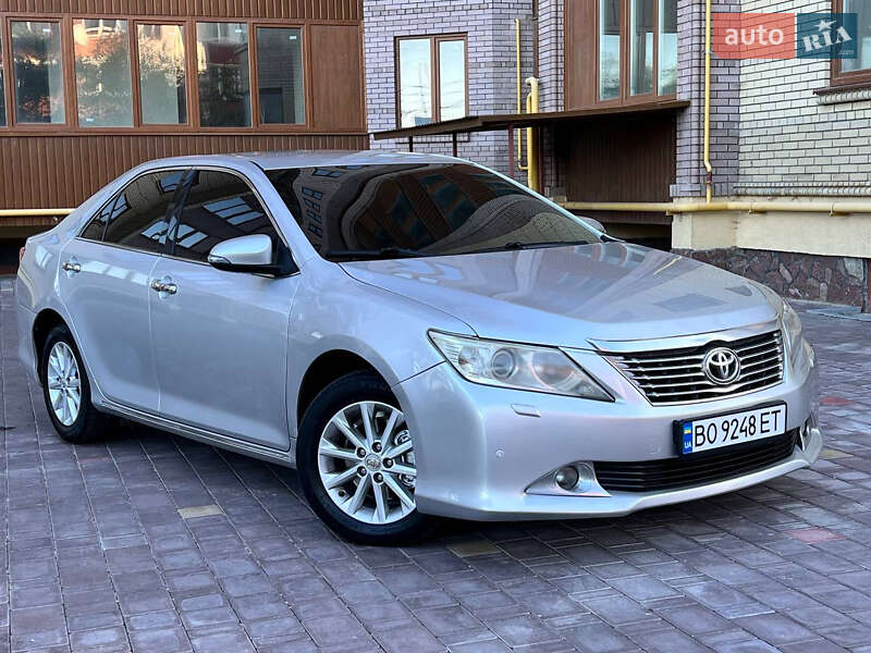 Седан Toyota Camry 2011 в Тернополе