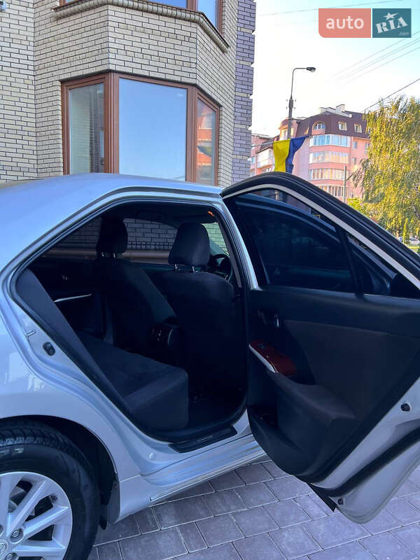Седан Toyota Camry 2011 в Тернополе