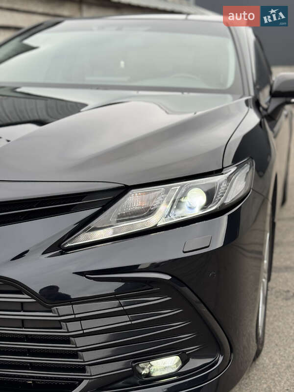 Седан Toyota Camry 2023 в Киеве
