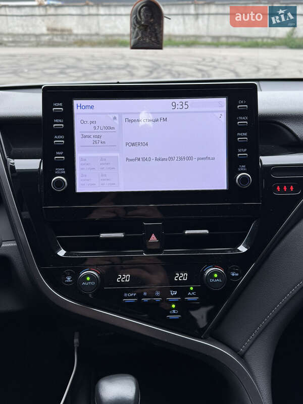 Седан Toyota Camry 2023 в Киеве