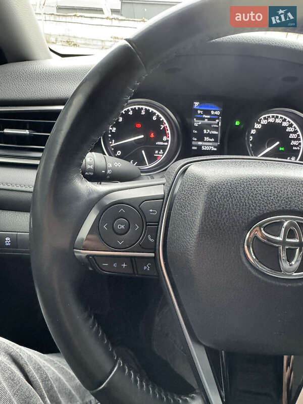 Седан Toyota Camry 2023 в Киеве