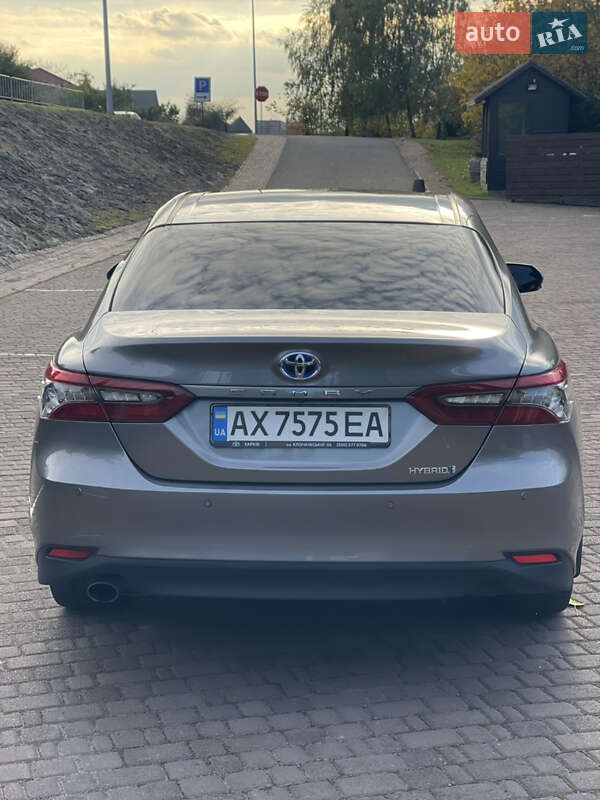 Седан Toyota Camry 2023 в Рівному