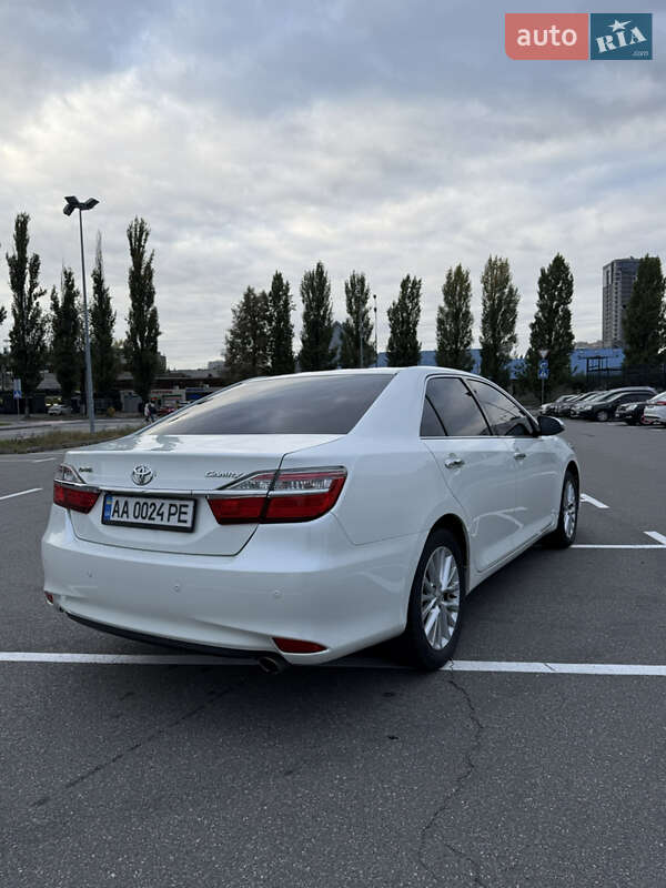 Седан Toyota Camry 2015 в Києві