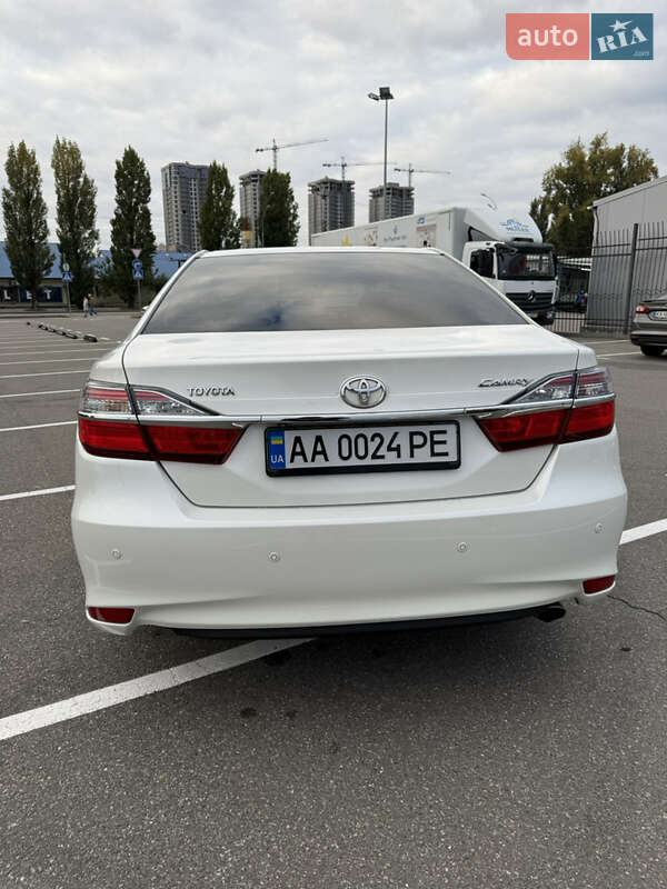 Седан Toyota Camry 2015 в Києві