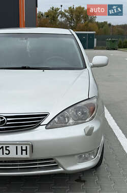 Седан Toyota Camry 2004 в  фото 2 Седан Toyota Camry 2004 в