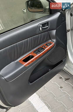 Седан Toyota Camry 2004 в  фото 22 Седан Toyota Camry 2004 в
