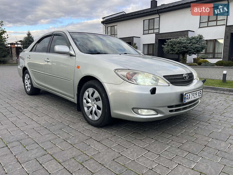 Седан Toyota Camry 2003 в Ровно