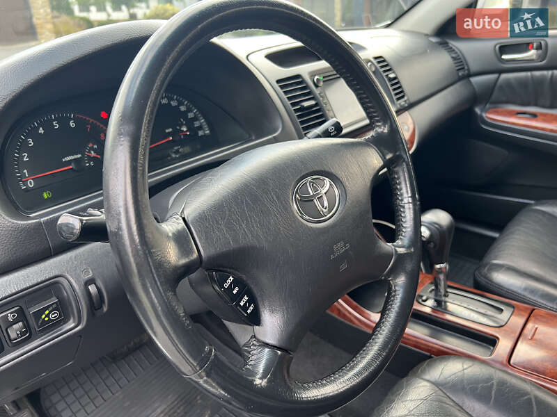Седан Toyota Camry 2003 в Ровно