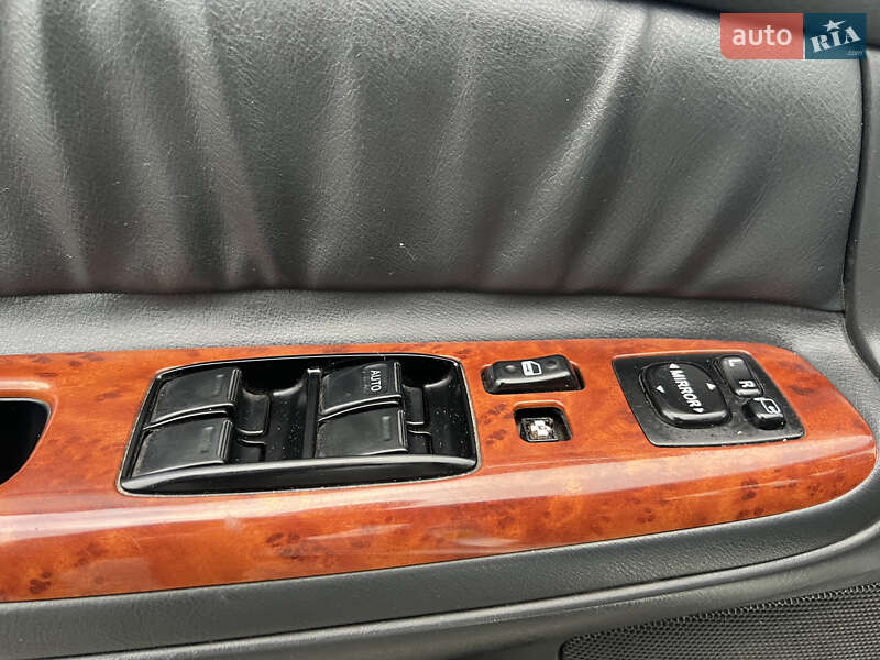 Седан Toyota Camry 2003 в Ровно