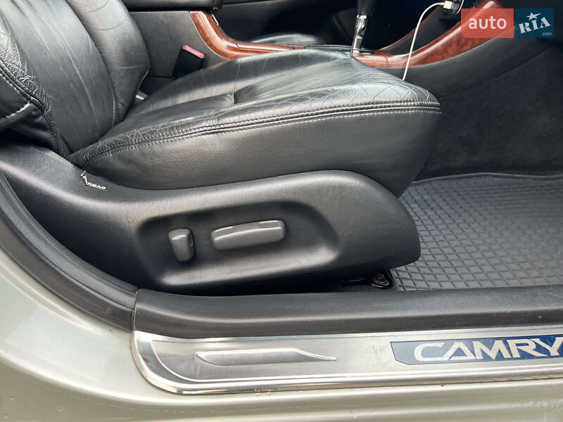 Седан Toyota Camry 2003 в Ровно