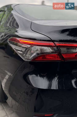 Седан Toyota Camry 2021 в 