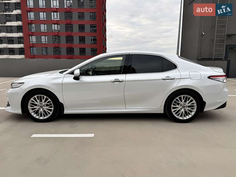 Седан Toyota Camry 2018 в Києві
