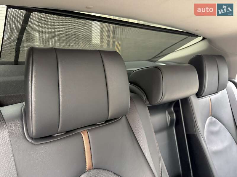 Седан Toyota Camry 2018 в Києві