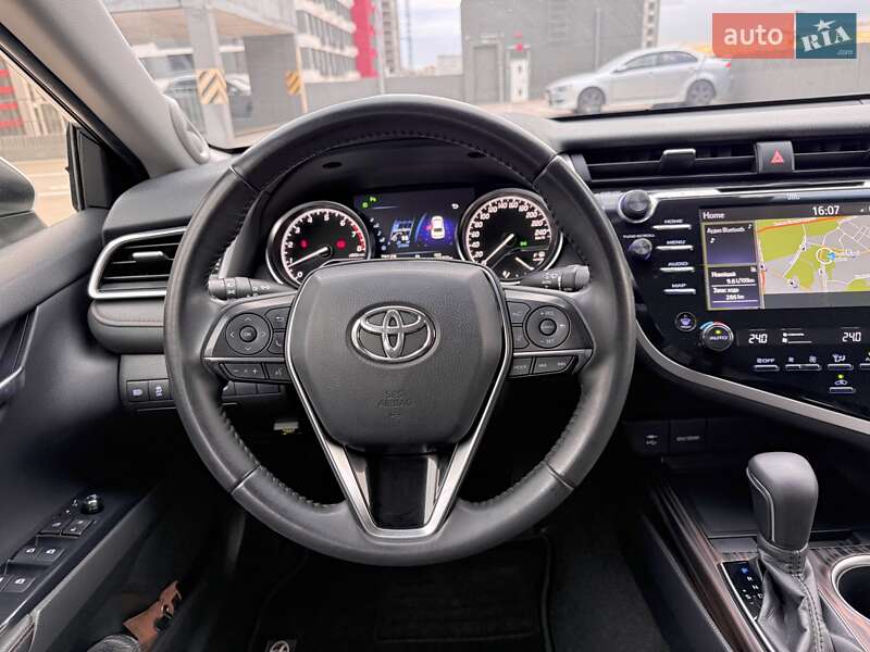 Седан Toyota Camry 2018 в Києві
