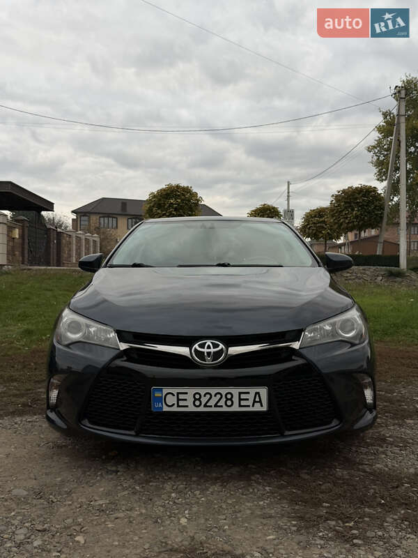 Седан Toyota Camry 2017 в Чернівцях