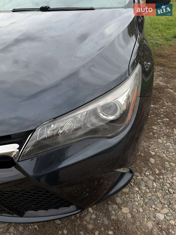 Седан Toyota Camry 2017 в Чернівцях
