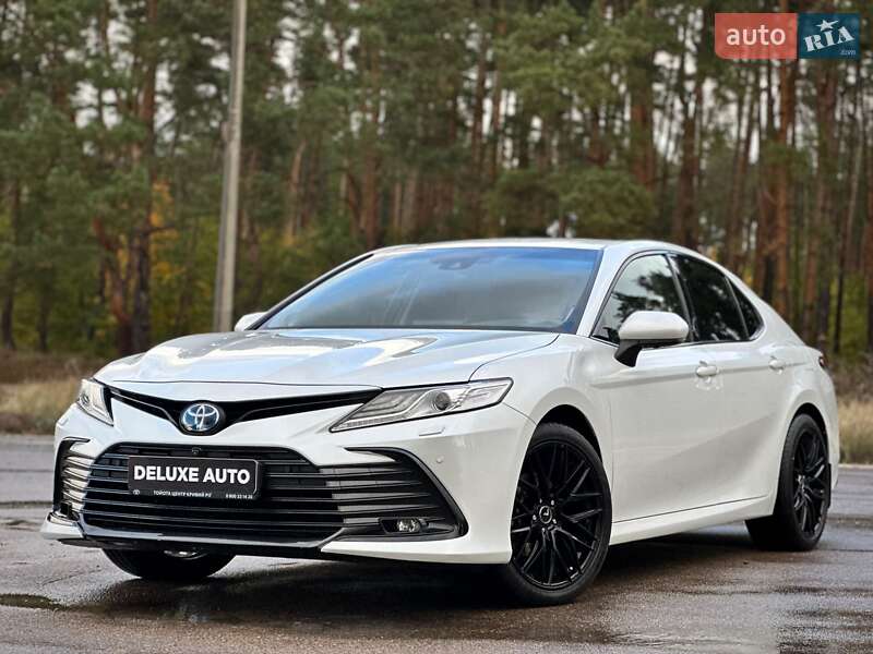 Седан Toyota Camry 2021 в Киеве