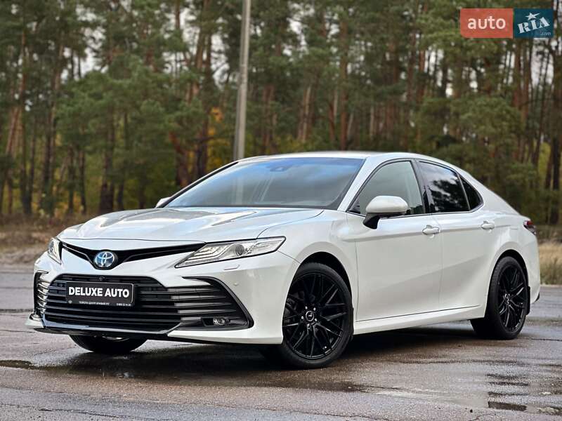 Седан Toyota Camry 2021 в Киеве
