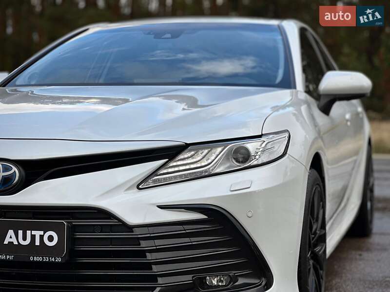 Седан Toyota Camry 2021 в Киеве
