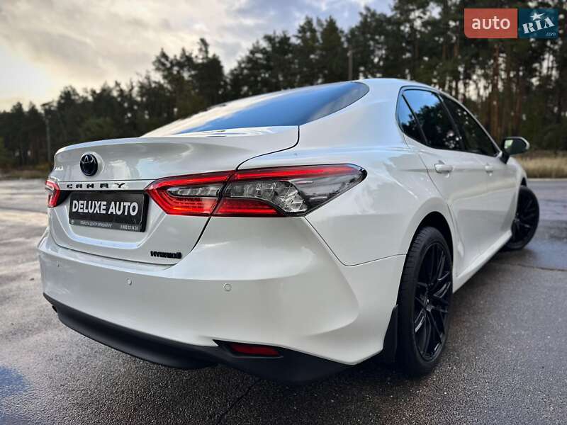 Седан Toyota Camry 2021 в Киеве