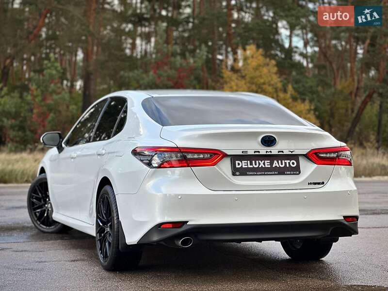 Седан Toyota Camry 2021 в Киеве