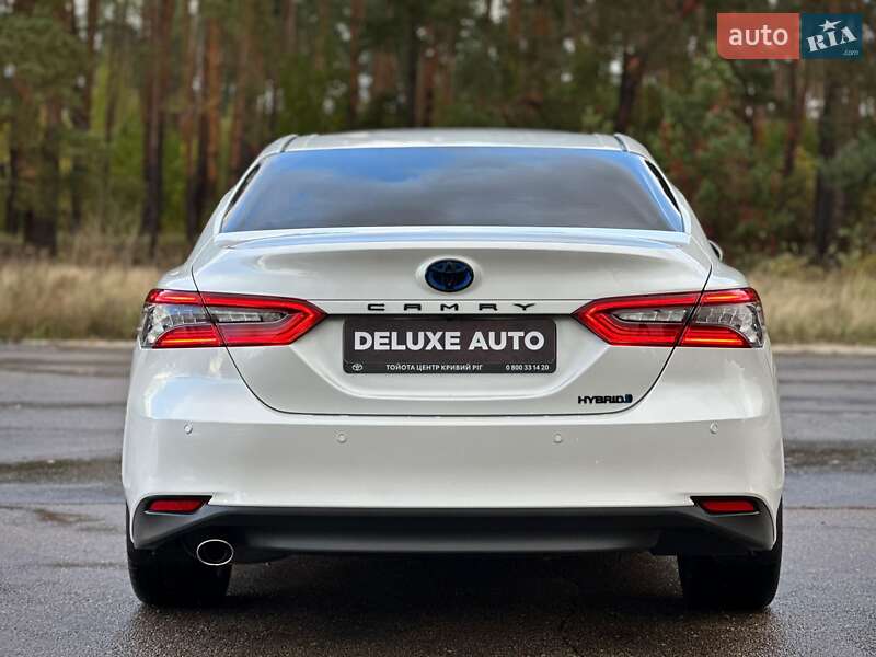 Седан Toyota Camry 2021 в Киеве
