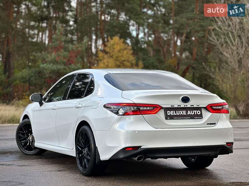 Седан Toyota Camry 2021 в Киеве
