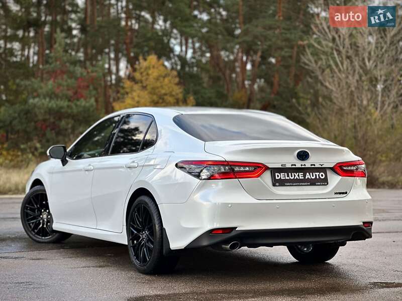 Седан Toyota Camry 2021 в Киеве