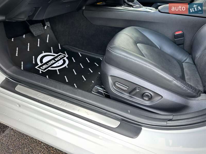 Седан Toyota Camry 2021 в Киеве
