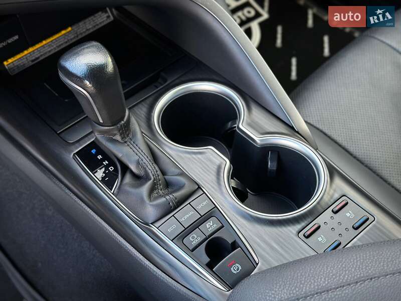Седан Toyota Camry 2021 в Киеве