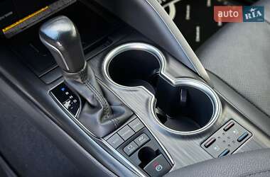 Седан Toyota Camry 2021 в 