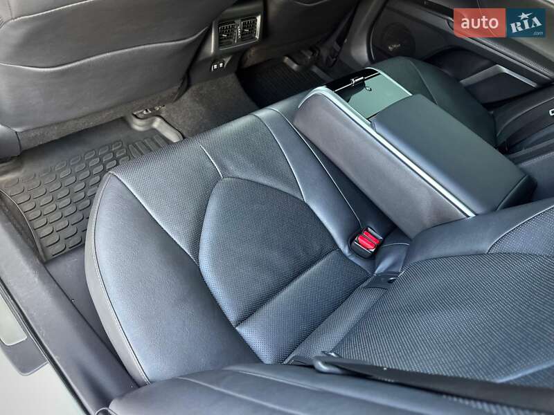 Седан Toyota Camry 2021 в Киеве
