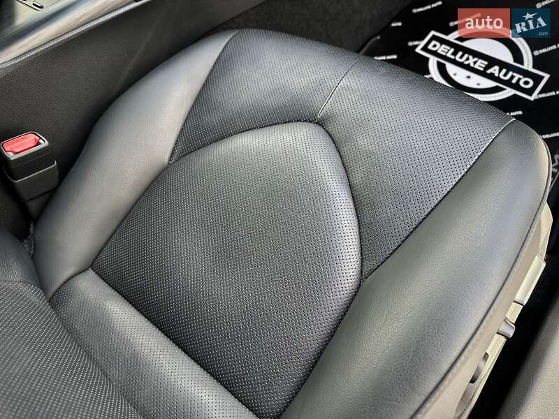 Седан Toyota Camry 2021 в Киеве