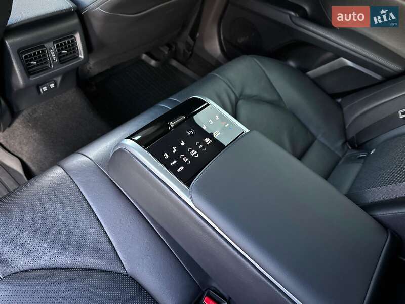 Седан Toyota Camry 2021 в Киеве