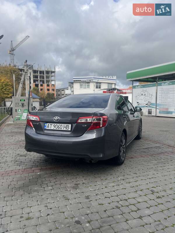 Седан Toyota Camry 2014 в Ивано-Франковске