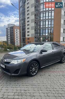 Седан Toyota Camry 2014 в Ивано-Франковске