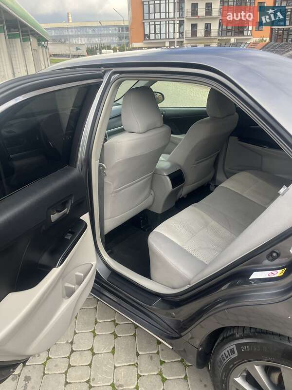 Седан Toyota Camry 2014 в Ивано-Франковске
