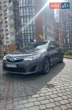 Седан Toyota Camry 2014 в Ивано-Франковске