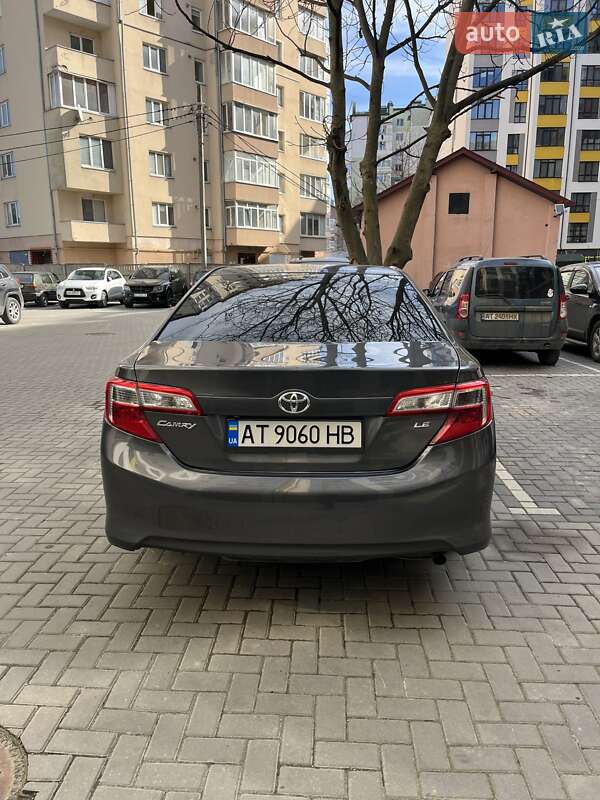 Седан Toyota Camry 2014 в Ивано-Франковске