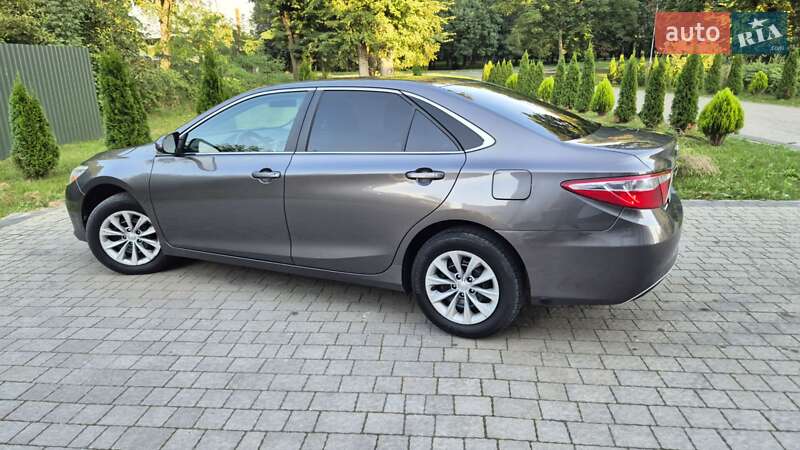 Седан Toyota Camry 2016 в Львові