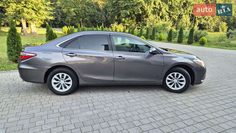 Седан Toyota Camry 2016 в Львові